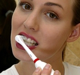 Escova de dente elétrica é melhor para higiene bucal?